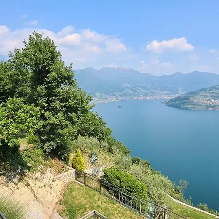 La In Con Piscina E Vista Parzanica