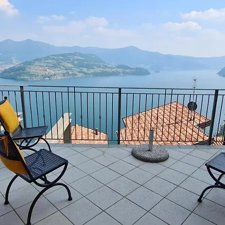La In Con Piscina E Vista Parzanica