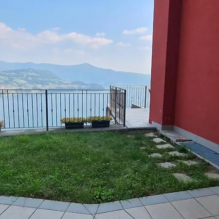 La In Con Piscina E Vista